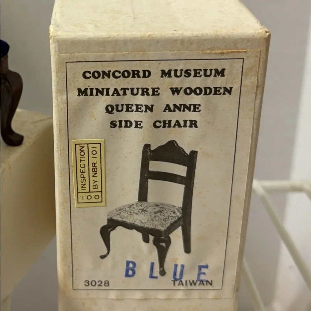 Concord Museum Miniature Wooden Queen Anne Side Chair blue cushion vintage‎